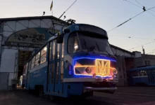 Святковий трамвай із українською символікою на маршруті в Миколаєві