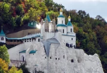Ілюстративне зображення нападу в монастирі