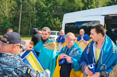 Українські військовослужбовці повернулися з полону під час спеціального етапу обміну