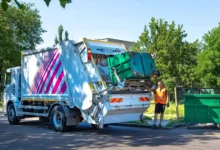 Сортування побутових відходів на сміттєсортувальній лінії