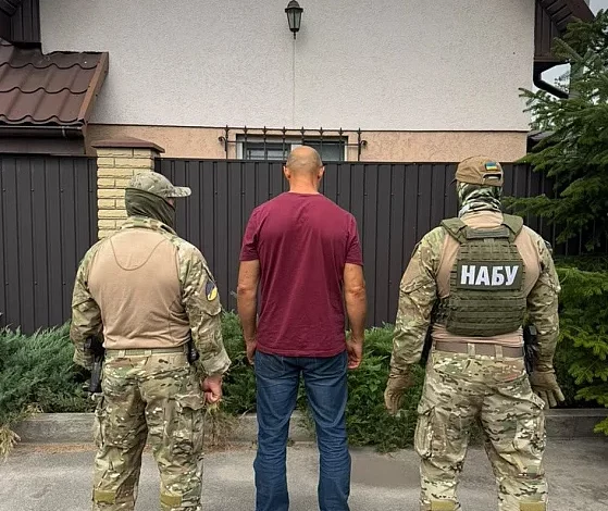 НАБУ заявило про викриття двох військових, які вимагали $100 тисяч за приймання засобів РЕБ