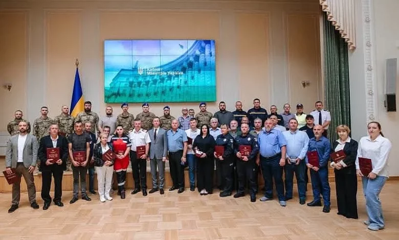 Енергетики «Миколаївобленерго» відновлювали мережі під обстрілами — їх нагородили