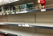 Продукти на полицях супермаркету