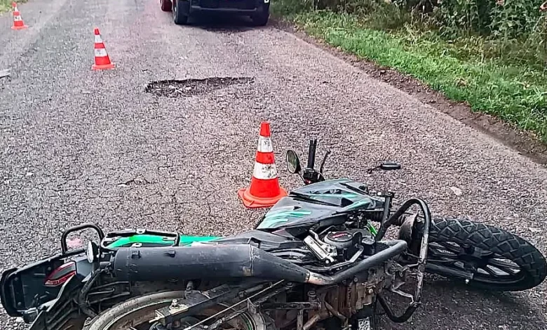 Мотоцикл після аварії з 5-річною дитиною біля Богемки на Миколаївщині