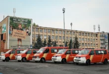 П’ять автомобілів, переданих Ганновером Миколаєву для комунальних підприємств і Управління спорту
