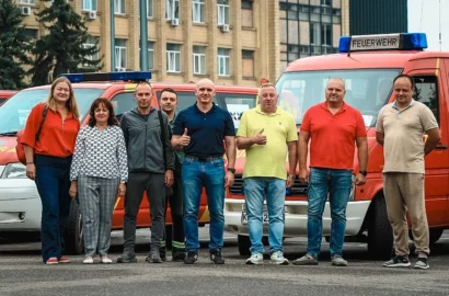 П’ять автомобілів, переданих Ганновером Миколаєву для комунальних підприємств і Управління спорту