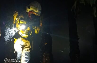 Рятувальники ліквідовують пожежу вантажного автотранспорту на Миколаївщині