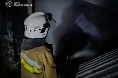 Рятувальники ліквідовують пожежу вантажного автотранспорту на Миколаївщині