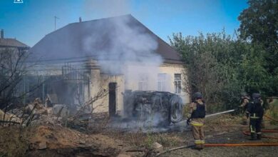 Ілюстративне фото наслідків атаки безпілотника на житлові будинки та автомобілі в Миколаєві