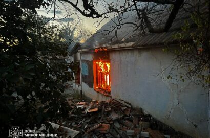 Рятувальники ліквідовують наслідки пожежі в Миколаєві, ілюстративне фото