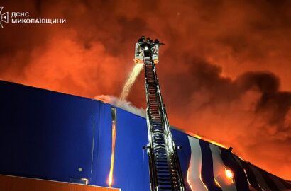 Ілюстративне зображення наслідків атаки безпілотниками на торговельний центр у Миколаєві