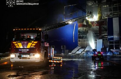 Ілюстративне зображення наслідків атаки безпілотниками на торговельний центр у Миколаєві
