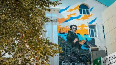 Стінопис у Миколаєві із зображенням Тараса Шевченка, Аральського моря та розбитих кайданів