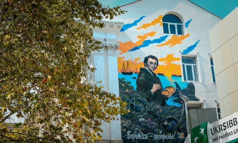 Стінопис у Миколаєві із зображенням Тараса Шевченка, Аральського моря та розбитих кайданів