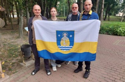 Звільненим із російського полону захисникам у Миколаєві передали рюкзаки та теплий одяг