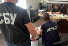 Поліцейські проводять обшук у справі про реалізацію плазми комунальним медзакладом у Миколаєві