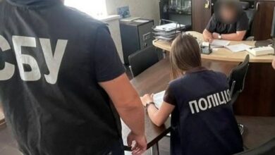 Поліцейські проводять обшук у справі про реалізацію плазми комунальним медзакладом у Миколаєві