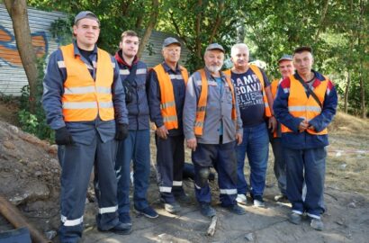 Працівники прокладають нову тепломережу на Сухому Фонтані в Миколаєві