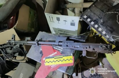 Корпуси гранат, набої та частини автомата, вилучені в жителя Добренської громади