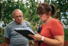 Комісійне обстеження пошкодженого російськими атаками житла у Миколаєві