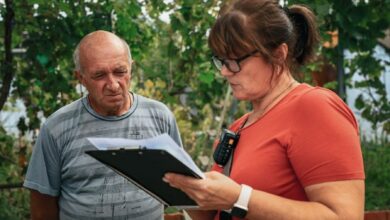 Комісійне обстеження пошкодженого російськими атаками житла у Миколаєві