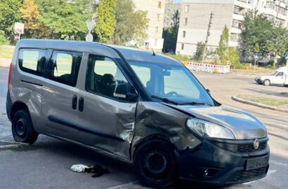 Автомобілі Fiat Doblo та Chevrolet Aveo після зіткнення у Миколаєві