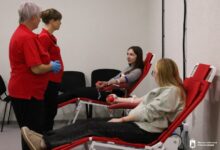 Працівники Миколаївської міської ради під час здавання донорської крові