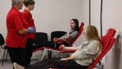 Працівники Миколаївської міської ради під час здавання донорської крові