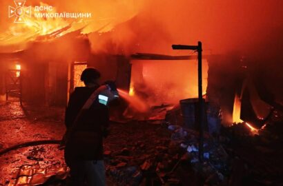 Гасіння пожежі після атаки дронів на Миколаївщині