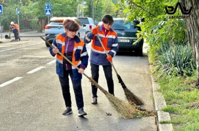 Комунальники очищають вулиці Миколаєва після зливи