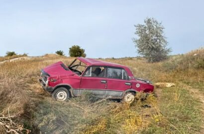 Наслідки перекидання автомобіля поблизу Новогригорівки на Миколаївщині