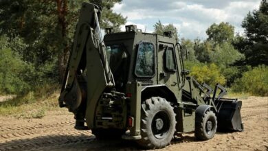 Український броньований екскаватор-навантажувач UAT-SPIDER