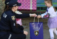 Миколаївські поліцейські вітають Злату Хомич із шестиріччям