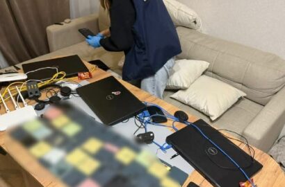 Вилучена техніка з шахрайського call-центру в Миколаєві