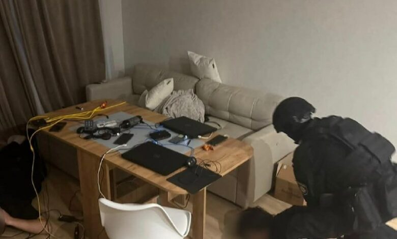 Вилучена техніка з шахрайського call-центру в Миколаєві