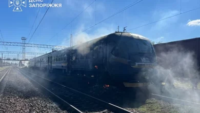 Наслідки атаки російського безпілотника на пасажирський поїзд у Запоріжжі