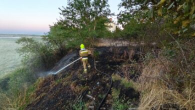 Пожежа даху житлового будинку в селі Білозірка на Миколаївщині