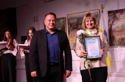 Урочистості до Всеукраїнського дня бібліотек у Миколаївському академічному художньому драматичному театрі