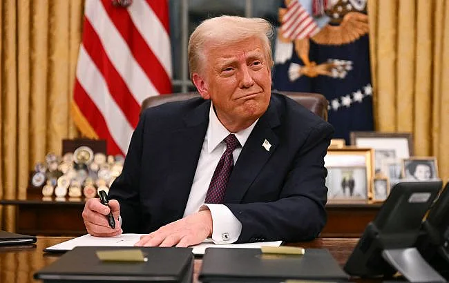 Мита до 500% і «тіньовий флот»: Трамп підписав санкційний закон