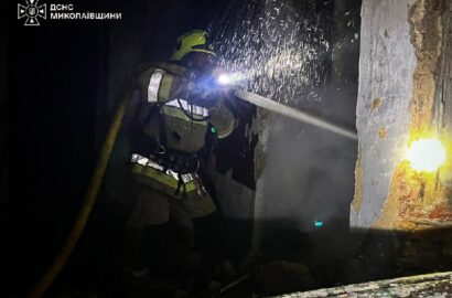 Рятувальники ліквідовують пожежу причепа вантажного автомобіля на Миколаївщині