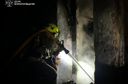 Рятувальники ліквідовують пожежу причепа вантажного автомобіля на Миколаївщині