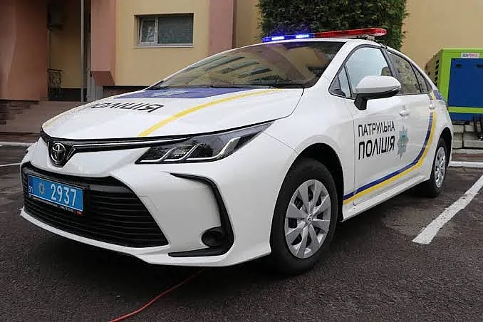 Двома машинами перекрили дорогу, а авто поліції били арматурою: конфлікт з ТЦК на Одещині