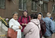 Черга до пункту приймання документів на «Зимову підтримку» в Миколаєві