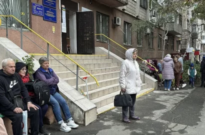Черга до пункту приймання документів на «Зимову підтримку» в Миколаєві