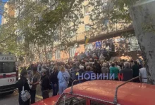 Черга до пункту приймання документів на «Зимову підтримку» в Миколаєві