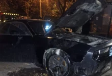 Пошкоджений підпалом автомобіль Dodge Challenger у Києві