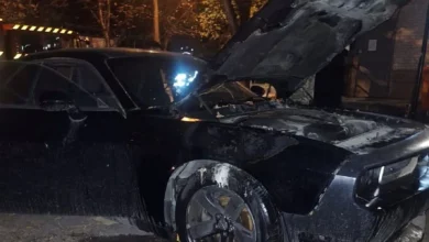 Пошкоджений підпалом автомобіль Dodge Challenger у Києві