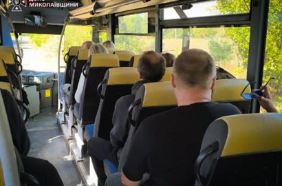 Наслідки влучання російського БпЛА у пасажирський потяг у Баштанському районі