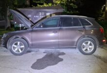 Пошкоджений вогнем автомобіль Audi на проспекті Миру
