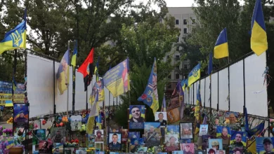 Вшанування загиблих захисників біля тимчасової Алеї слави у День міста Миколаєва